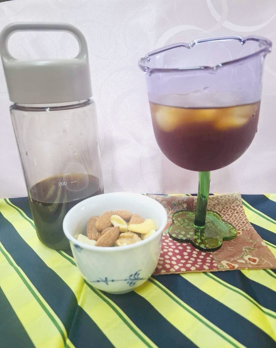 yane_to_kabe_'s tweet photo. コールドブリューをお試しいただいた方から、
嬉しいご感想をいただきました✉️

「苦くなく、味はまろやかで美味しかった」

こうしたお声をいただけることが、
何よりの励みになります。

素敵なお写真もありがとうございました📷🍹

#屋根と壁
#デカフェ
#カフェインレス
#水出しデカフェ https://t.co/nBeG5QGPxP