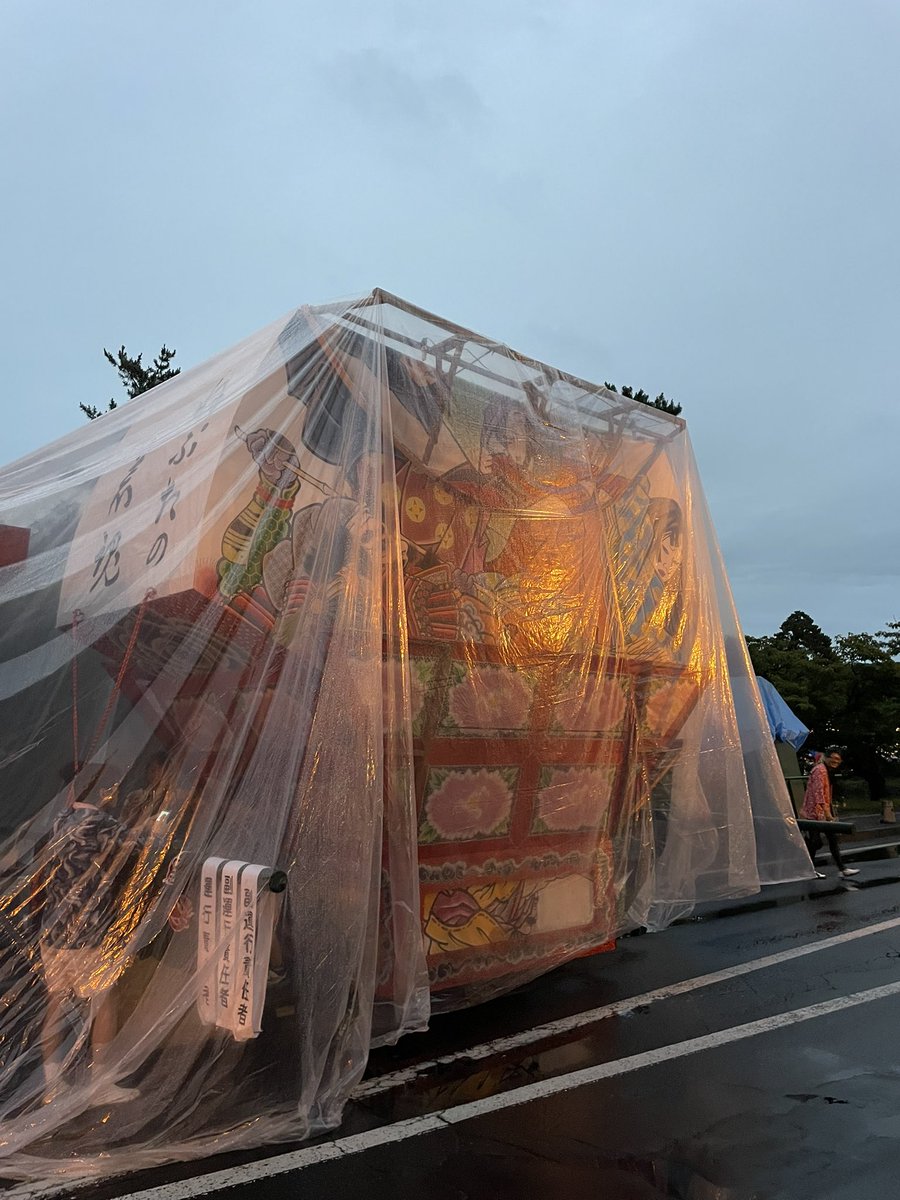 Tom46U's tweet photo. あいにくの天気ですが、ねぷたは出陣します
雨雲レーダーではぼちぼち上がる予報ですが…
#弘前ねぷたまつり https://t.co/Mp13rN76w2