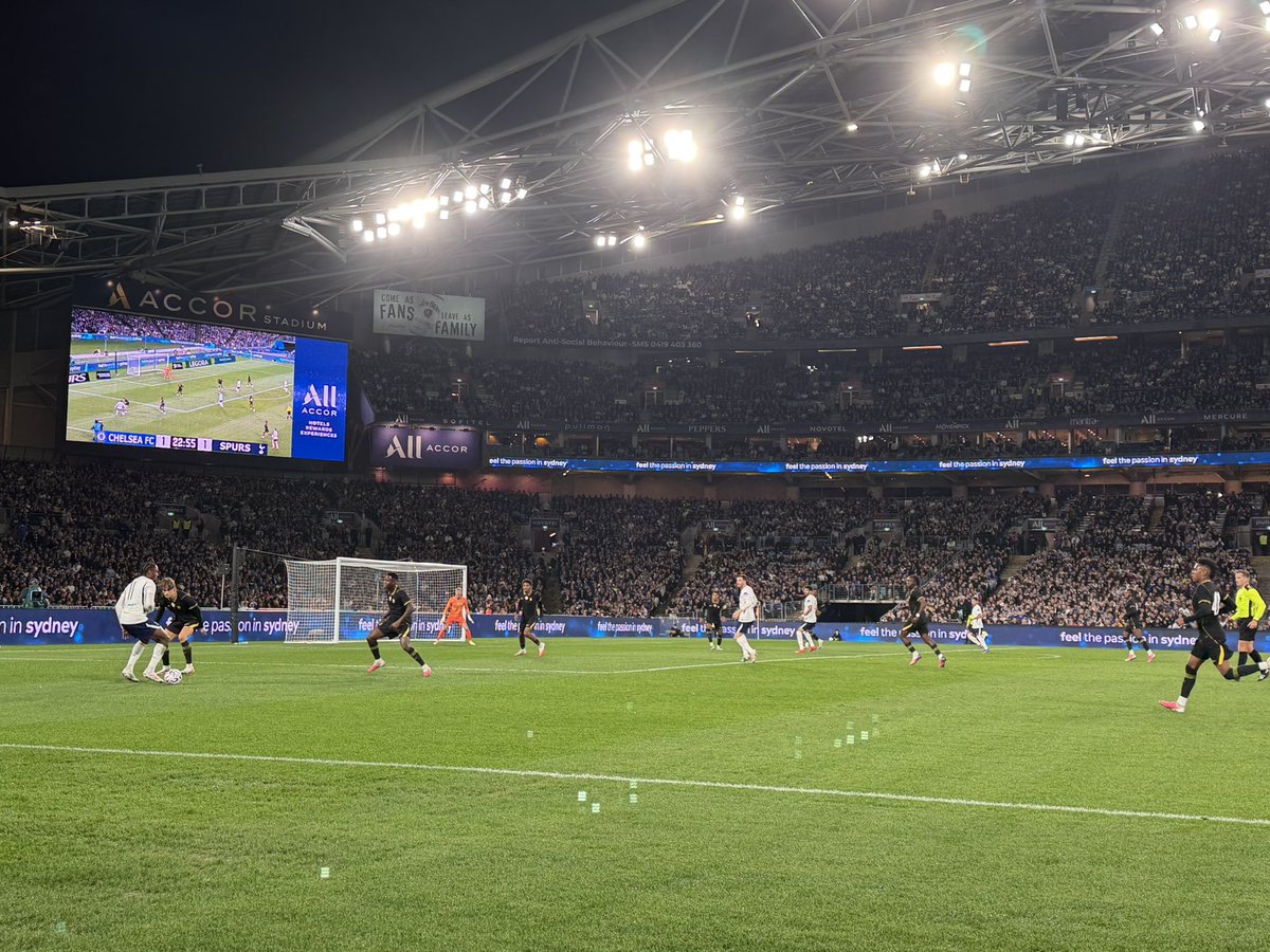 DanielGarb's tweet photo. I know it’s a London Derby and we pumped that up pre-game but even then, surprised at how much spice is in this for a pre-season game.

Spurs in particular with 3-4 narky  challenges early. Love it. Great start in front of a huge crowd. #CHEvTOT https://t.co/kJx8h4BEh2