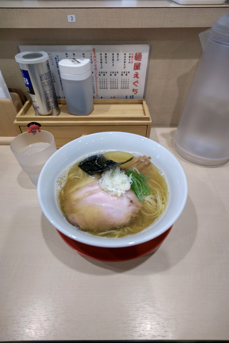 kumiko_gourmet's tweet photo. 奈良県奈良市南紀寺町1-223-1
#麺屋えぐち　さんへ

私は
塩そば　1100円

相方は　
冷やしつけそば味玉塩　1450円
大盛　150円

いつもの塩そば✨️
鶏は醤油だけど
魚介は塩を頼む事が多いね😋
イリコのお出汁のスープが
ウマウマ🙆💯 https://t.co/q8fKAUrUfq