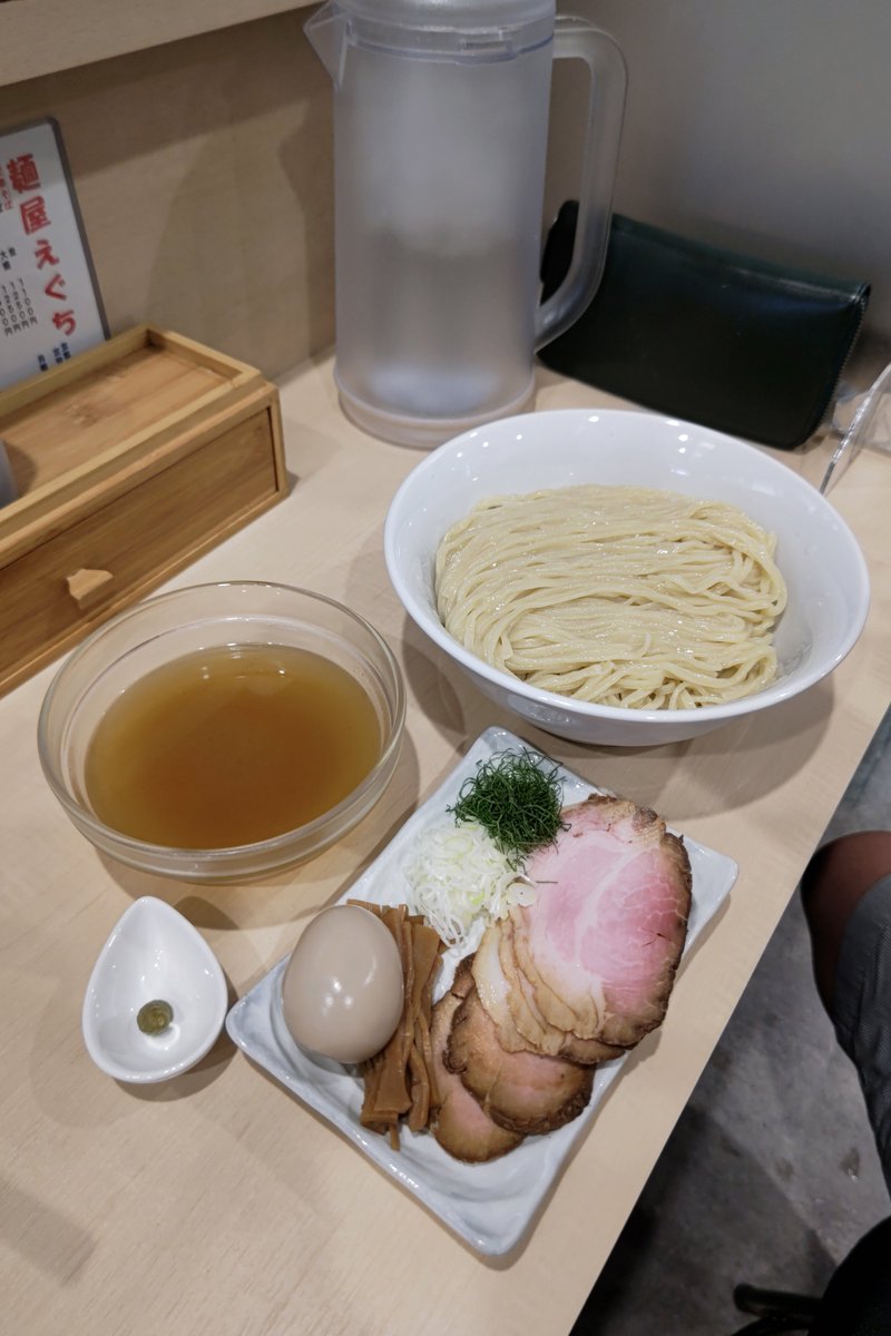 kumiko_gourmet's tweet photo. 奈良県奈良市南紀寺町1-223-1
#麺屋えぐち　さんへ

私は
塩そば　1100円

相方は　
冷やしつけそば味玉塩　1450円
大盛　150円

いつもの塩そば✨️
鶏は醤油だけど
魚介は塩を頼む事が多いね😋
イリコのお出汁のスープが
ウマウマ🙆💯 https://t.co/q8fKAUrUfq