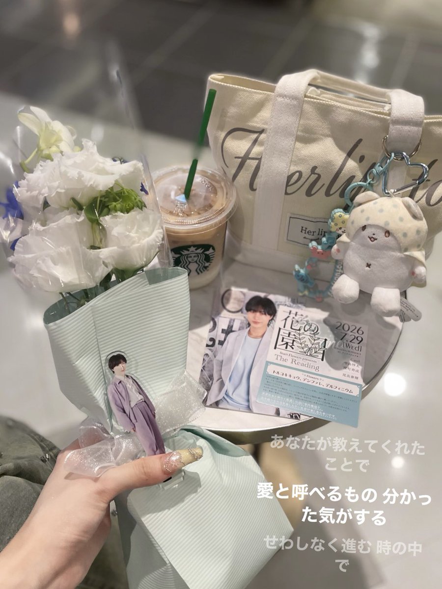 cvkotaro's tweet photo. #花の園  7/29公演 観劇させて頂きました💐♡
お花にまつわる朗読ということで、開催が決まった時からいつか参加したいなと思っていたので、今回素敵なご縁を頂いて念願の観劇ができて嬉しかったです( ᵕㅅᵕ̩̩ )🙏🏻🩵
3つのお話とプロローグ・エピローグすべて印象深くて、90分とは思えない満足度でした📕✨個人的には2つ目のお話がお気に入りです🧙‍♀️♡台本を読んだ人にしか分からない設定があるというお話も聞いたので、台本をgetする機会も欲しいなーと思ったりしました^_  ̫_^🩵アフタートークは本編とは打って変わってお二方のいつもの雰囲気の中、作品についてのお話やお花にまつわるお話を聞くことができて、とても楽しませて頂きましたᐠ(   ᐢ ᵕ ᐢ )ᐟ⟡.·
月替わりで扱うお花とお話も変わって、リピートし甲斐しかない作品だなと思ったのでぜひまた観劇したいです💐♡ 素敵な作品をありがとうございました( ꜆´߹ᴗ߹)꜆=͟͟͞͞🩵
ご縁がありますように🪄︎︎