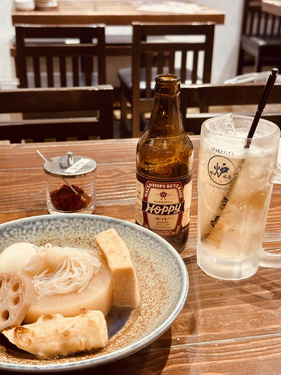 snb_3gs's tweet photo. あ、赤があるなら一択😋
お通しがおでん食べ放題やて https://t.co/uVFnc8PglP