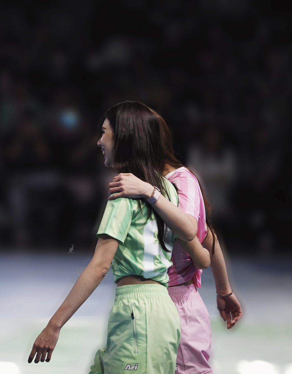 rlllxil_'s tweet photo. in the end, they walked together and hugging each other 🤣💚🩷 

LENAMIU GIRLS CUP CH3
#CH3GirlsCup2026 https://t.co/tNeHOeyePT