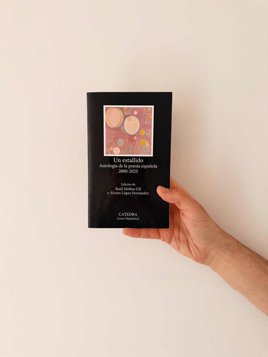 Catedra_Ed's tweet photo. Esto se ha dicho de nuestra queridísima antología poética «Un estallido» que ya va por su tercera edición.

«Hacía falta una antología así. Una perfecta introducción y un acompañamiento indispensable para cualquier persona aficionada a la poesía» Darío Gael Blanco, Vanity Fair https://t.co/EhUsg09Qb1