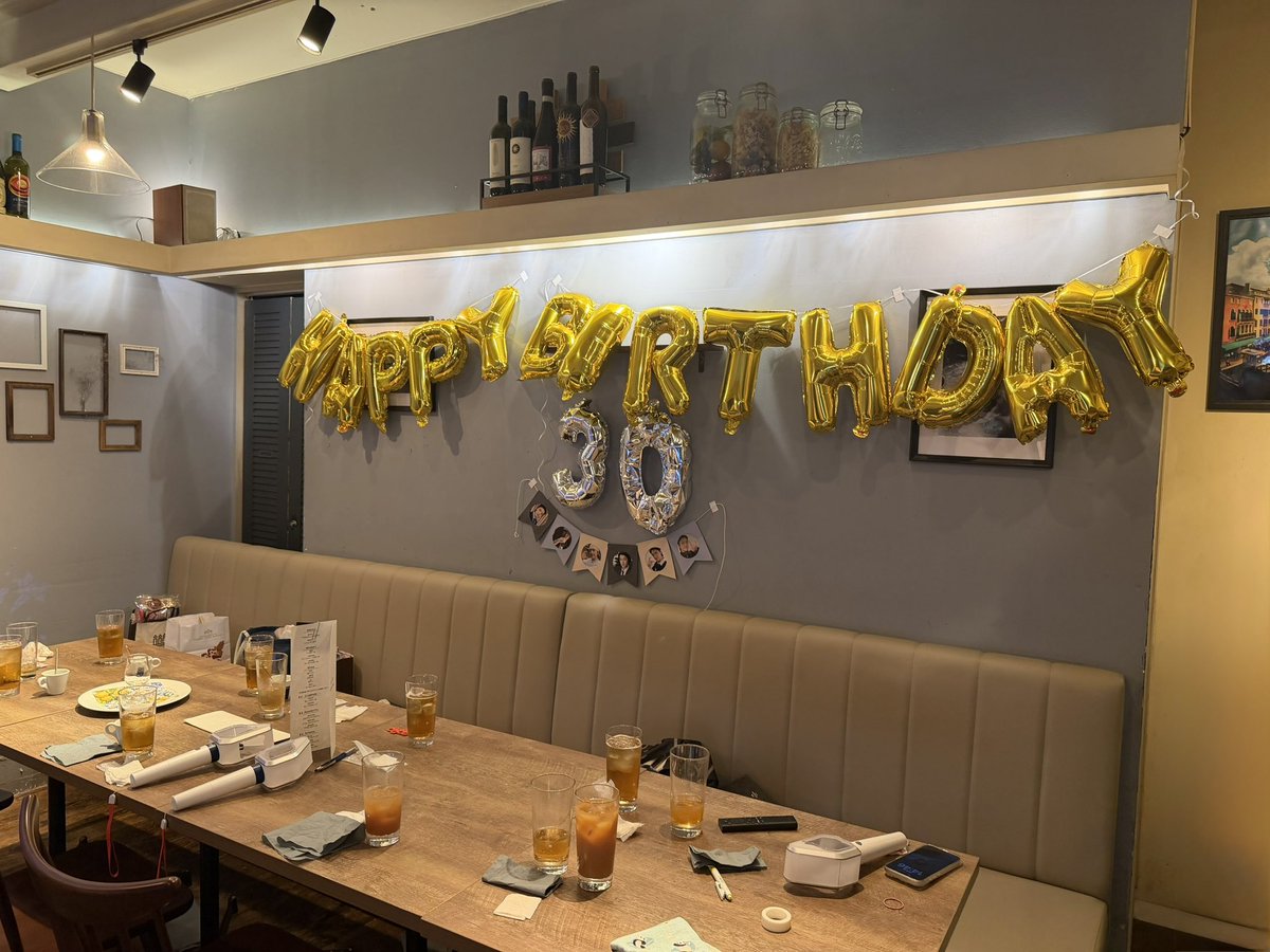 h55409817's tweet photo. スンヨンくんのお誕生日お祝いムジュ会🎉みんなで飾り付けして、食べて飲んでおしゃべりして楽しかった☺️
スンヨンくんのこれからの益々の健康と幸せを願ってるよ！ https://t.co/aSR0QO6hd2