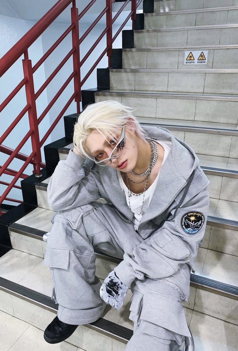 3anduuA's tweet photo. NASA 민기가 너무 좋다,, 🚀✨ https://t.co/02AnROaQwH