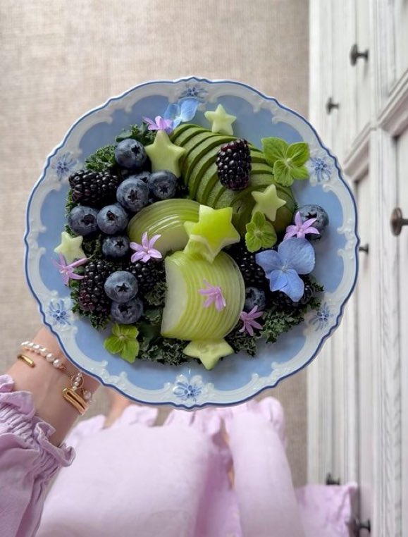_littlethicket's tweet photo. whimsical breakfast https://t.co/2clVNbNMG8