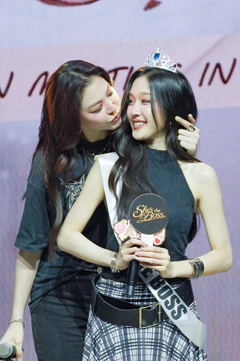 arayadakawaii7's tweet photo. what happen to FayeAtom🤣🤣🤣🤣🔥🔥🔥🔥🔥

#FayeAtom1stFMinManila 
#FayeAtom
#AtomPariya
#FayePeraya https://t.co/m7h3iPkPqv