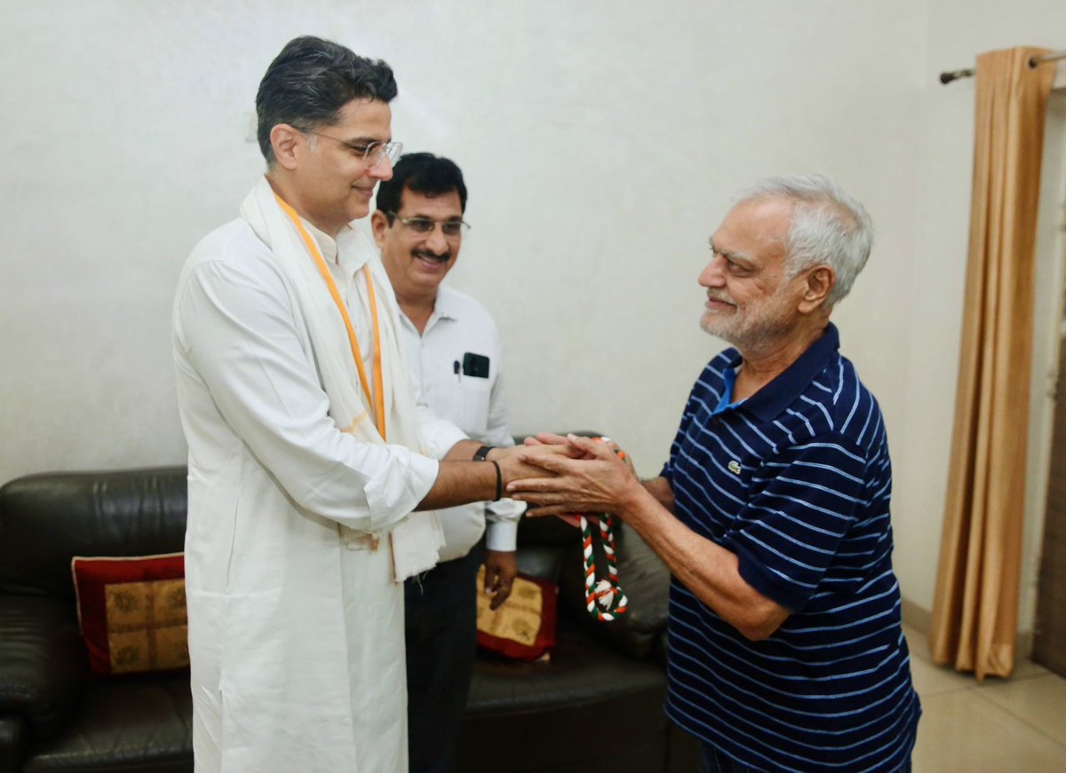 SachinPilot's tweet photo. राजस्थान विधानसभा के पूर्व अध्यक्ष डॉ. सी. पी. जोशी जी के आवास पर उनसे मुलाकात की। परसों संपन्न हुए उनके जन्मदिवस के अवसर पर उन्हें हार्दिक शुभकामनाएँ दीं।

@drcpjoshi https://t.co/u2jlCLO8M8