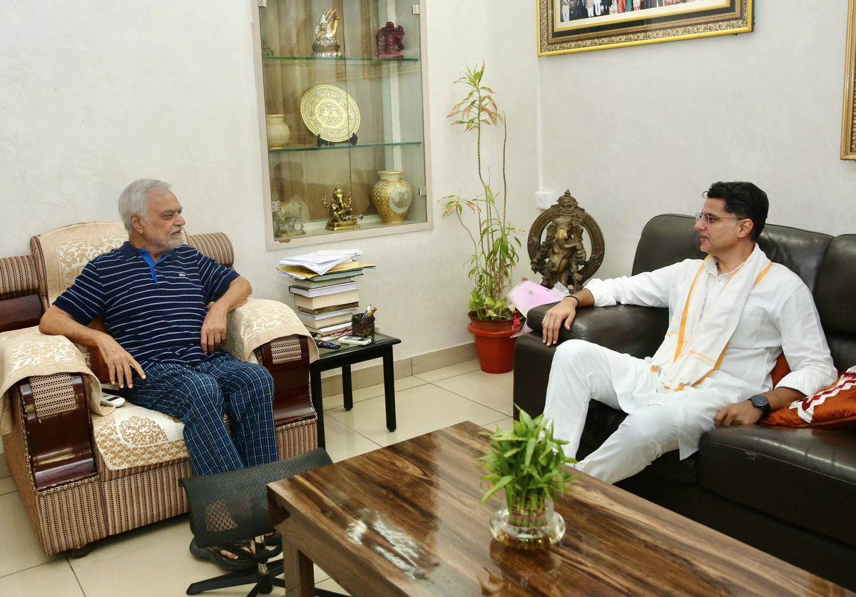 SachinPilot's tweet photo. राजस्थान विधानसभा के पूर्व अध्यक्ष डॉ. सी. पी. जोशी जी के आवास पर उनसे मुलाकात की। परसों संपन्न हुए उनके जन्मदिवस के अवसर पर उन्हें हार्दिक शुभकामनाएँ दीं।

@drcpjoshi https://t.co/u2jlCLO8M8