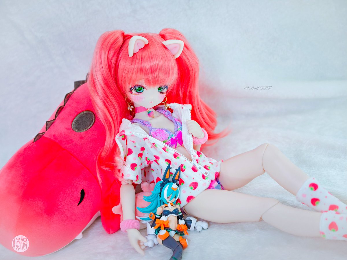 AndroidPDF's tweet photo. 和那ちゃん: ランちゃん、おやすみにゃ〜っ💤💕ฅ(ΦωΦ)ฅ🐾
今日はいっぱい遊んだから、ゆっくり夢を見るにゃ✨💖
#プニモフ #chocomero #ぽるか服 #ランテっこ #mdd和那 #dolljpf https://t.co/2J8rOHUIuc
