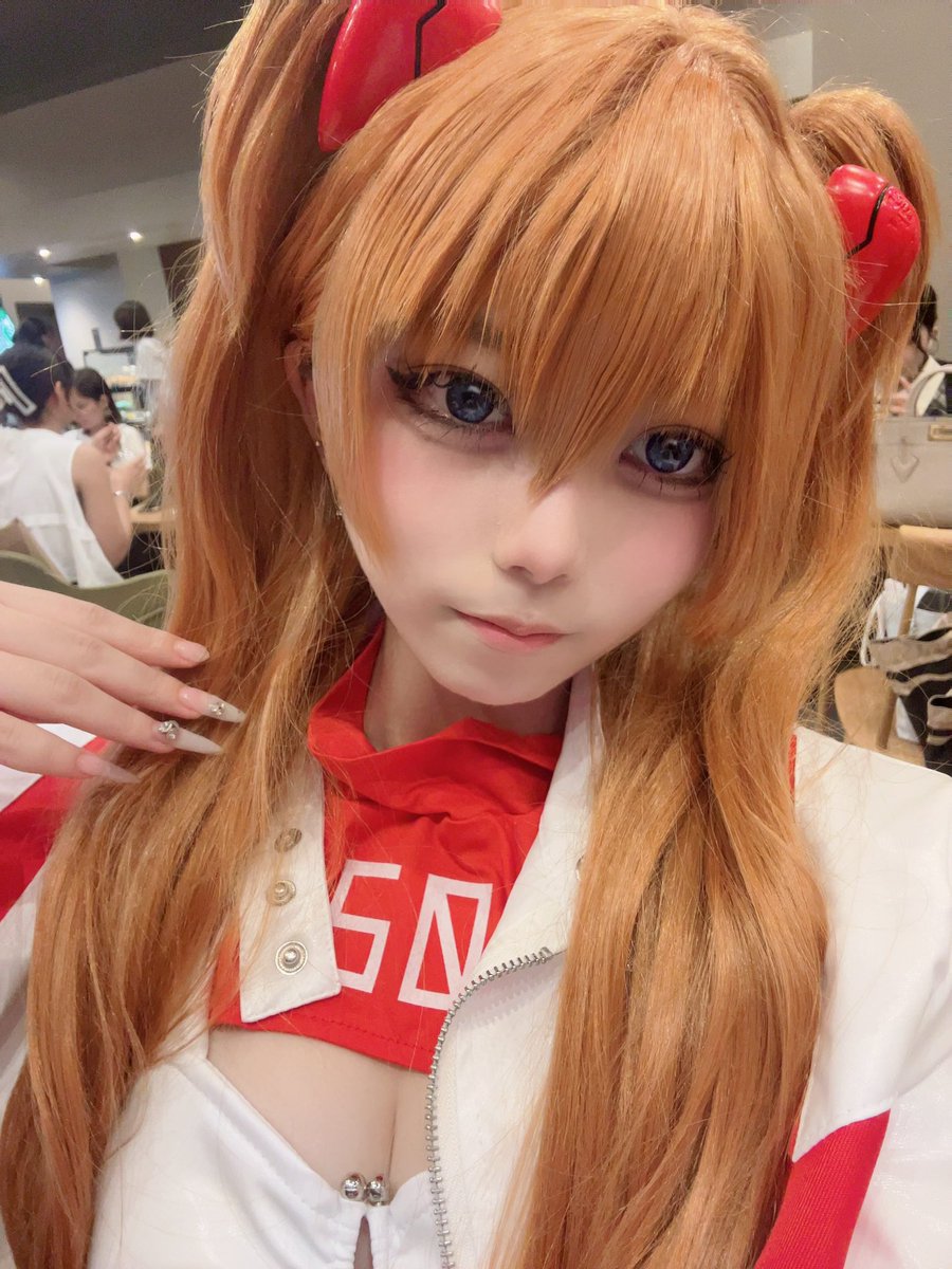 Chi_Ro923's tweet photo. アスカのレーシング衣装でコスサミいます！
更衣室の関係で19時半に離脱しますT_T https://t.co/gSnfvpbtlG