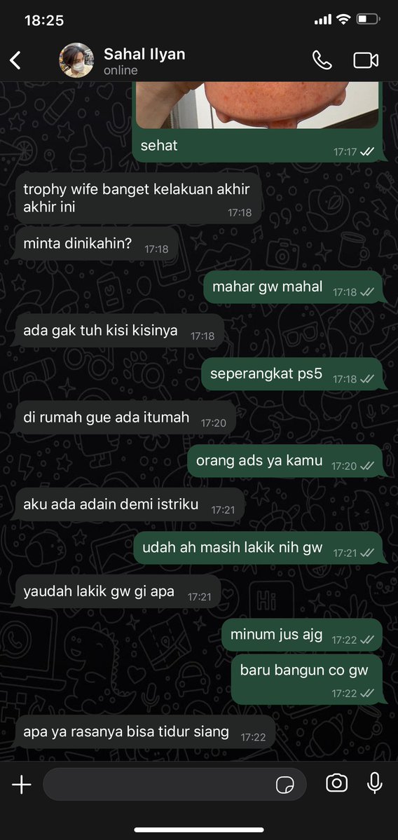 haansinatra's tweet photo. konco kentel super saru itu lagi ldr karena yang satu sibuk magang dan satunya lagi sibuk jadi trophy bestfriend (gak mau dipanggil wife) 

dalam ihtaes five tweets au https://t.co/kd06wBziYl