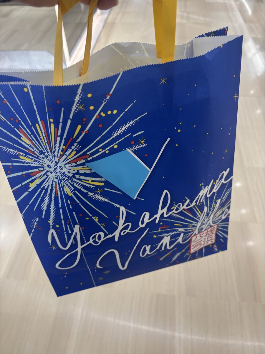 j__1023's tweet photo. 新潟でPOPUPしてくれてありがとう😭 https://t.co/qccCd5H68R