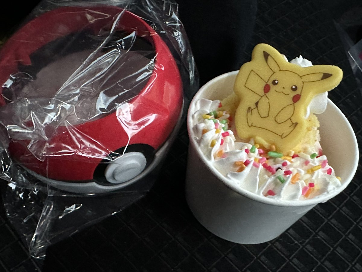 misago125's tweet photo. デザートに31のモンスターサンデー

個人的にはデジモン派なのですがこのモンスターボールに多肉植物を植えたら可愛いのでわ？と思い購入 https://t.co/jonuFXaDKR