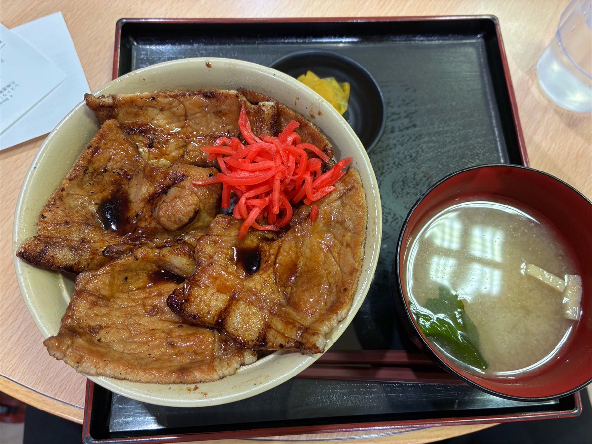 WI8HR00aVyyMTX1's tweet photo. 帯広グルメ✨
豚丼とナポリタン😋 https://t.co/dCuprxzhNP