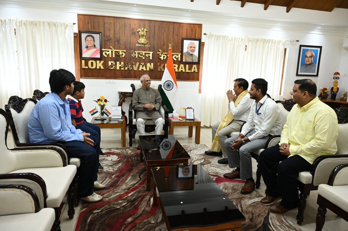 KeralaGovernor's tweet photo. Shri Longki Phangcho, IAS (Retd.), Member, North Eastern Council, Government of India, called on the Hon'ble Governor Shri Rajendra Vishwanath Arlekar at Lok Bhavan today. https://t.co/teRZSftfCZ