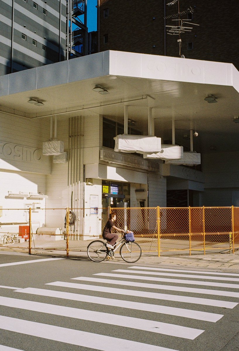 kyouyamaguchi's tweet photo. Stories in Passing.
Leica M4 / Various Films. https://t.co/YCEC0bcqco