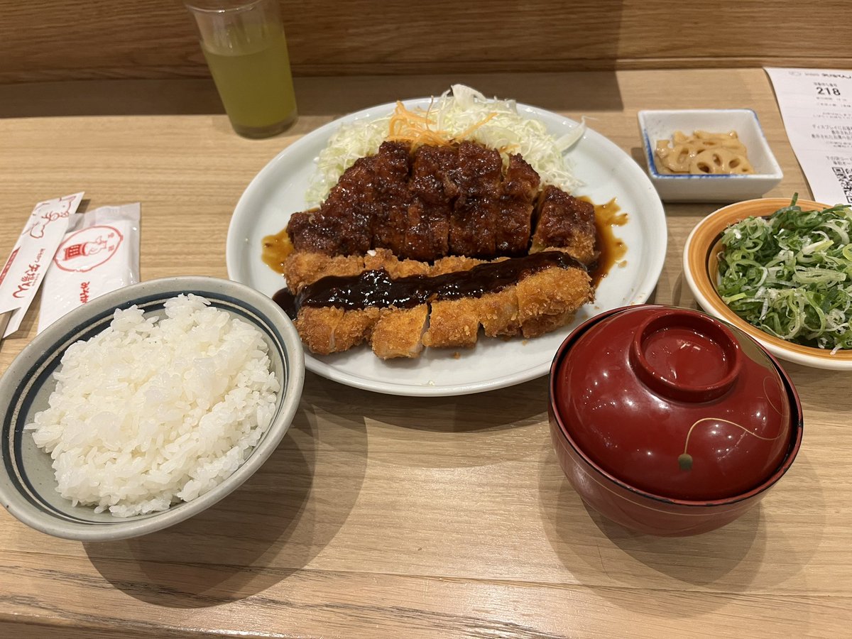 soh251's tweet photo. 人生2度目の矢場とん https://t.co/dXsVXDH1HF