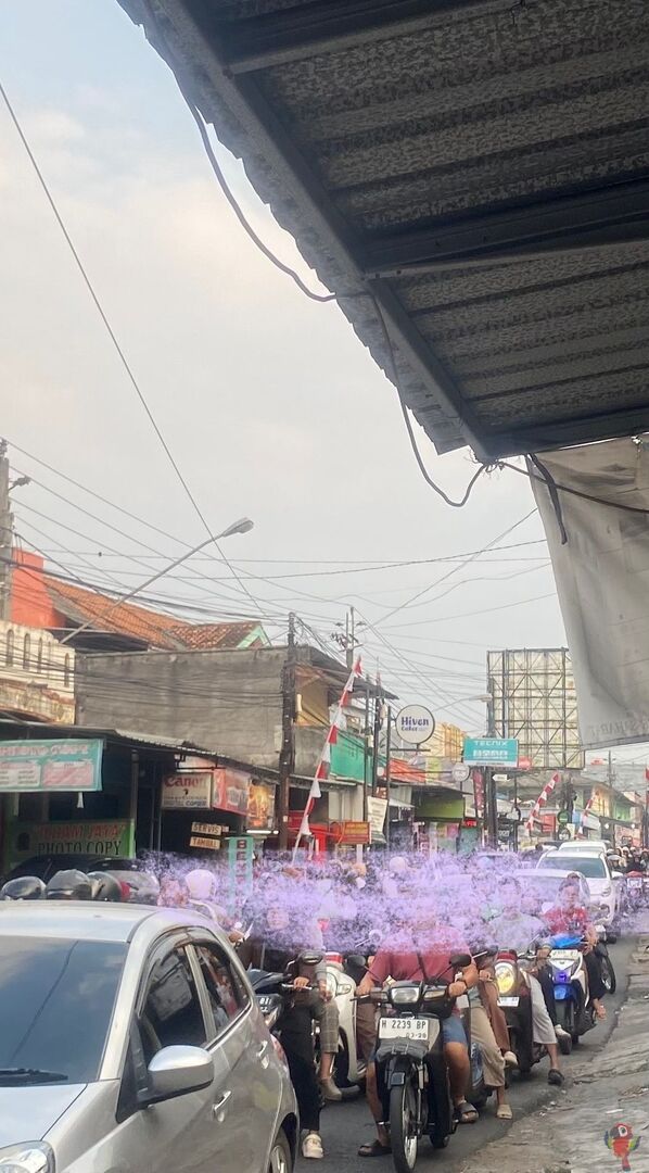 unicefess's tweet photo. un-ness 3 hari terakhir rame banget krn banyak maba yg pindahan &amp; survey, apalagi nanti tgl 8 bakal semacet apa coba maba &amp; keluarganya, wisudawan &amp; keluarganya, ditambah bbrp mahasiswa smt 3 keatas pasti otw balik https://t.co/yOcZyKniMU