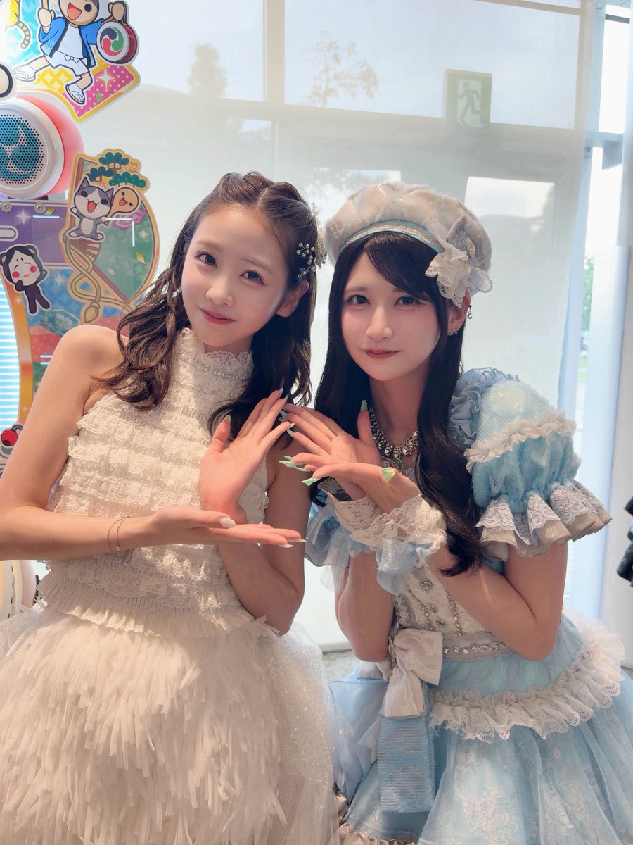 AOAO_ria's tweet photo. FRUITS ZIPPERさんの櫻井優衣さんとお写真撮っていただきました🥹♡

本当に可愛すぎて目の保養です！！

#夏いぞん リリースおめでとうございます！
毎日たくさん聴いてます😻
だいすきです！！！

#TIF2026 #ゆいいぞん https://t.co/9lJhgZTKAo