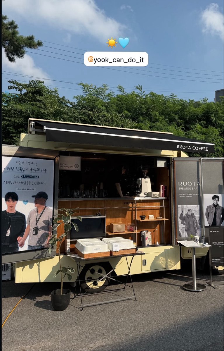 6rangluv's tweet photo. 헐 드라마 금수저 작가님들이 성재한테 커피차 보내주셨나부당...‼️🩷
사원증 차고 있는 선우잖아

#육성재 https://t.co/udQqKP9YvA