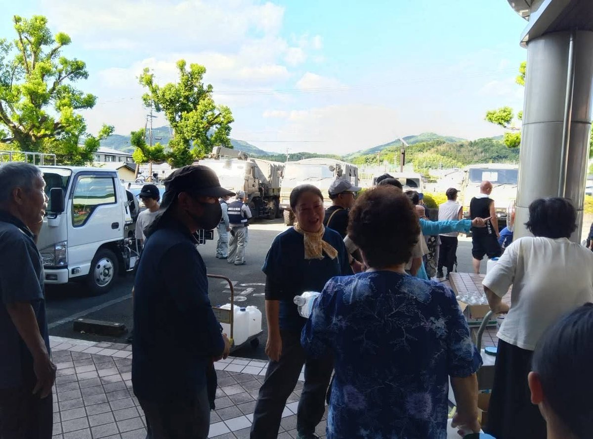 rescuestockyard's tweet photo. 熊本県御船町へスタッフ・ボランティアを派遣し、活動中。在宅避難中で、10年前の震災からつながりのあるMさん宅の訪問や、避難所の聞き取りのほか、御船町社協と在宅被災者への個別訪問のための体制づくりなどを行いました。
https://t.co/cortPxdWRI https://t.co/aIYGOM6i4a