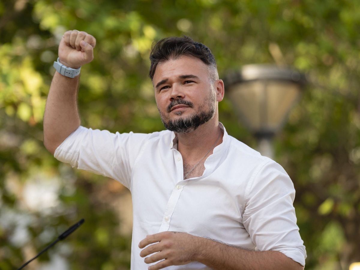 Formula_Music's tweet photo. ¿CON QUIÉN TE QUEDAS? 🤔

🔄 Gabriel Rufián
❤️ Irene Montero https://t.co/jwsSEzOodI