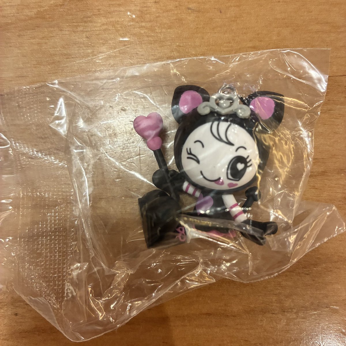 ss_mwam's tweet photo. 【交換】メゾピアノ ベリエちゃん フィギュアキーホルダー ガチャガチャ

譲：デビリーちゃん 
求：ベリエちゃん（ピンクorグリーン）

郵送または札幌手渡し可能です。
難しいとは存じますが、お気軽にお声がけください🙇‍♀️ https://t.co/xRawKXlDsL