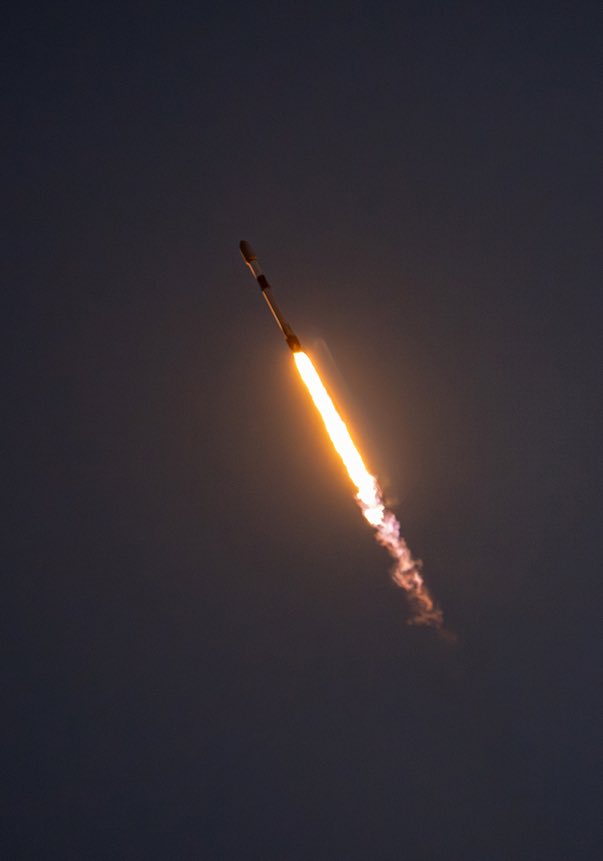 AndrewMilltz8's tweet photo. Falcon 9 launches 24 Starlink satellites from California https://t.co/0mFT31qGwo