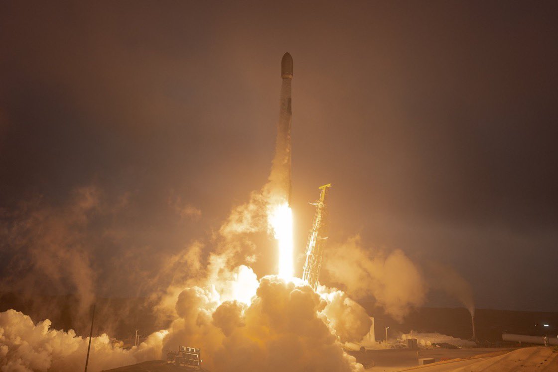 AndrewMilltz8's tweet photo. Falcon 9 launches 24 Starlink satellites from California https://t.co/0mFT31qGwo