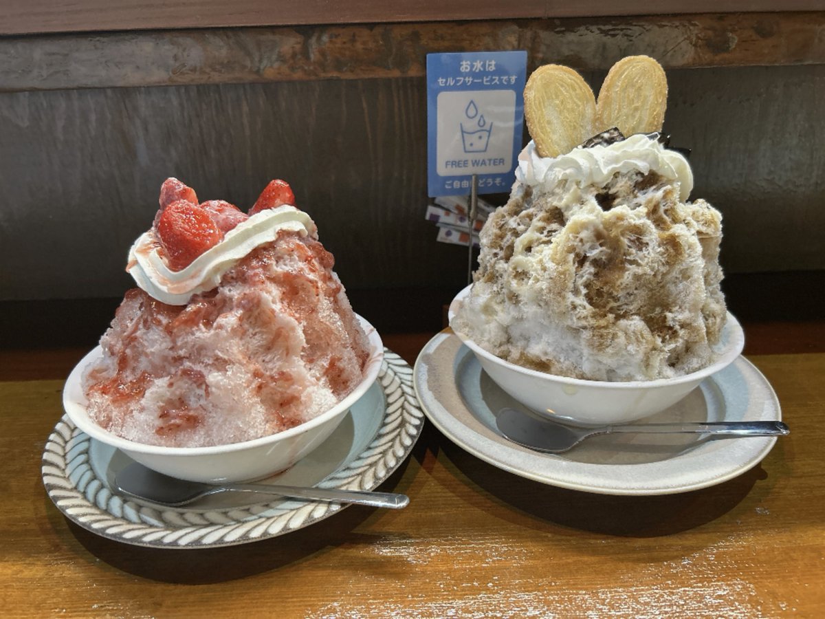 Ayumilf's tweet photo. 今日は姉と久々の月のカフェ。楽しみにしてたかき氷🍧いちご！美味しいー😋ショートケーキを食べているかのよう🥰コーヒー味ももらったけど、こっちもおいしー！そして、今日から始まった？気まぐれメニューも半分個しました。お腹いっぱい満たされて愚痴もきいてもらって、又明日からがんばろ👍 https://t.co/aeBrgfTdqZ