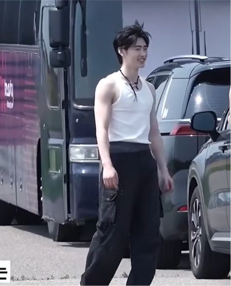 welltstars's tweet photo. this outfit ohmy https://t.co/NVqaMYK9SG