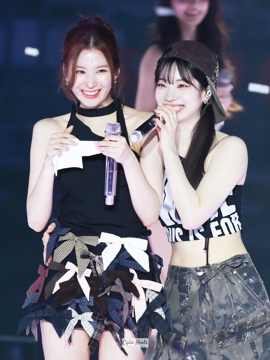 cyanhints10201's tweet photo. 260712 KSPO DOME day3

🫳🏻💜🤍

#트와이스 #トゥワイス #TWICE                    
#사나 #サナ #Sana
@JYPETWICE https://t.co/XBRUysDc3s