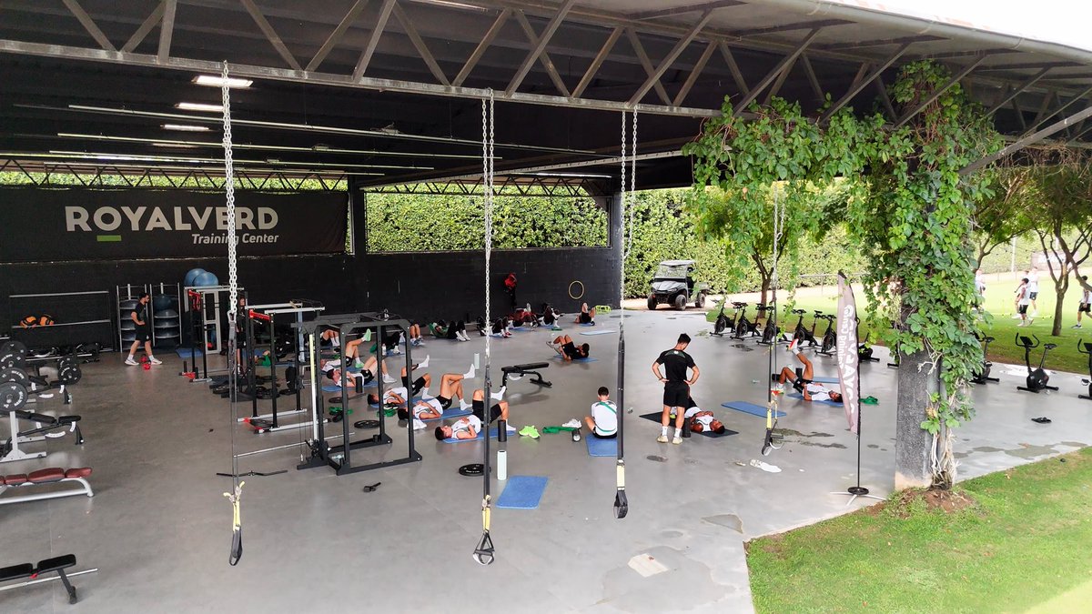 CDCastellon's tweet photo. 🔙🏋️‍♂️ La sesión vespertina de ayer fue en el gimnasio del @Royalverd_tc 

#PPO👂 https://t.co/HWRBVjhZZB