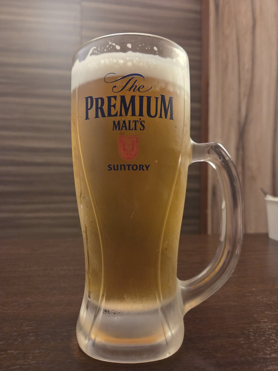 RatioCoffee777's tweet photo. メガジョッキ2杯目。最近クラフトビールばかり飲んでたけど、1週回って普通（？）のビールもうまく感じる。これも夏のせいか https://t.co/21MvLyb41S