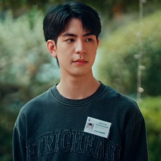 moonserein_'s tweet photo. HOW DOES HE DO THAT???? every single character has a completely different vibe and he somehow disappears into every single one of them. LIKE??? HOW??? that’s the actor you are sea dechchart

#sea_ta_lay https://t.co/0wxfukKIiX