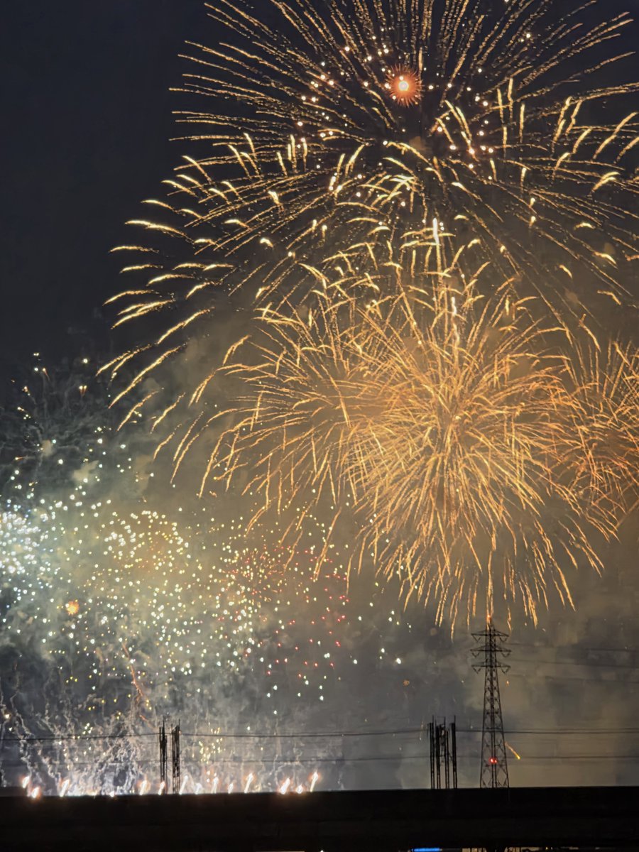 positivemake's tweet photo. 戸田の花火始まりました🎆

今年も家で飲みながら🍺😁 https://t.co/0dQmsMD3ut