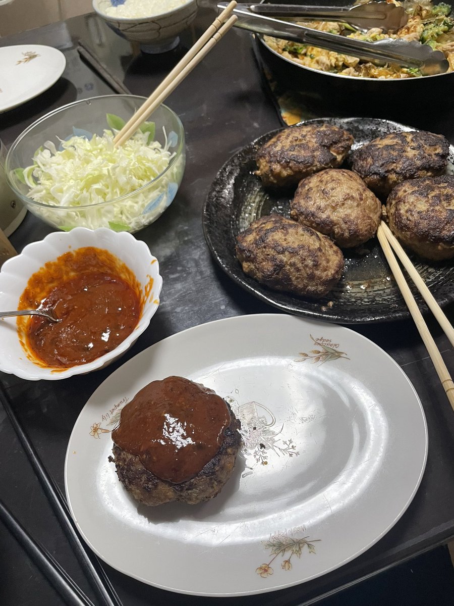 LankRast's tweet photo. ハンバーーーーーーーーグ

を初めて作った https://t.co/nWE9qSSElU