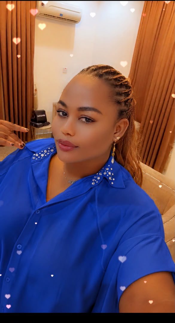 eebookhunoluwa's tweet photo. Anywhere the money de , Involve me 🥰🥰😚 https://t.co/sdEdmuqzzY