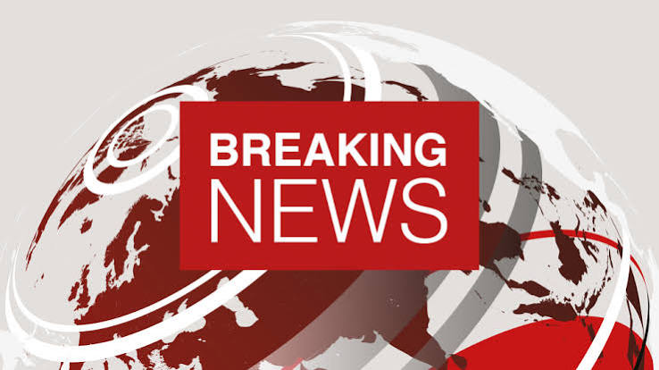 Shambles151's tweet photo. Following the actions of the Met police in illegally arresting anyone outside the courts - Burnham is not reported by his client journalists as 'considering', 'being open to', 'looking at' or even 'signalling' lifting Yvette Coopers proscription.

Please RT until it's lifted. https://t.co/WGcgMsaeyo