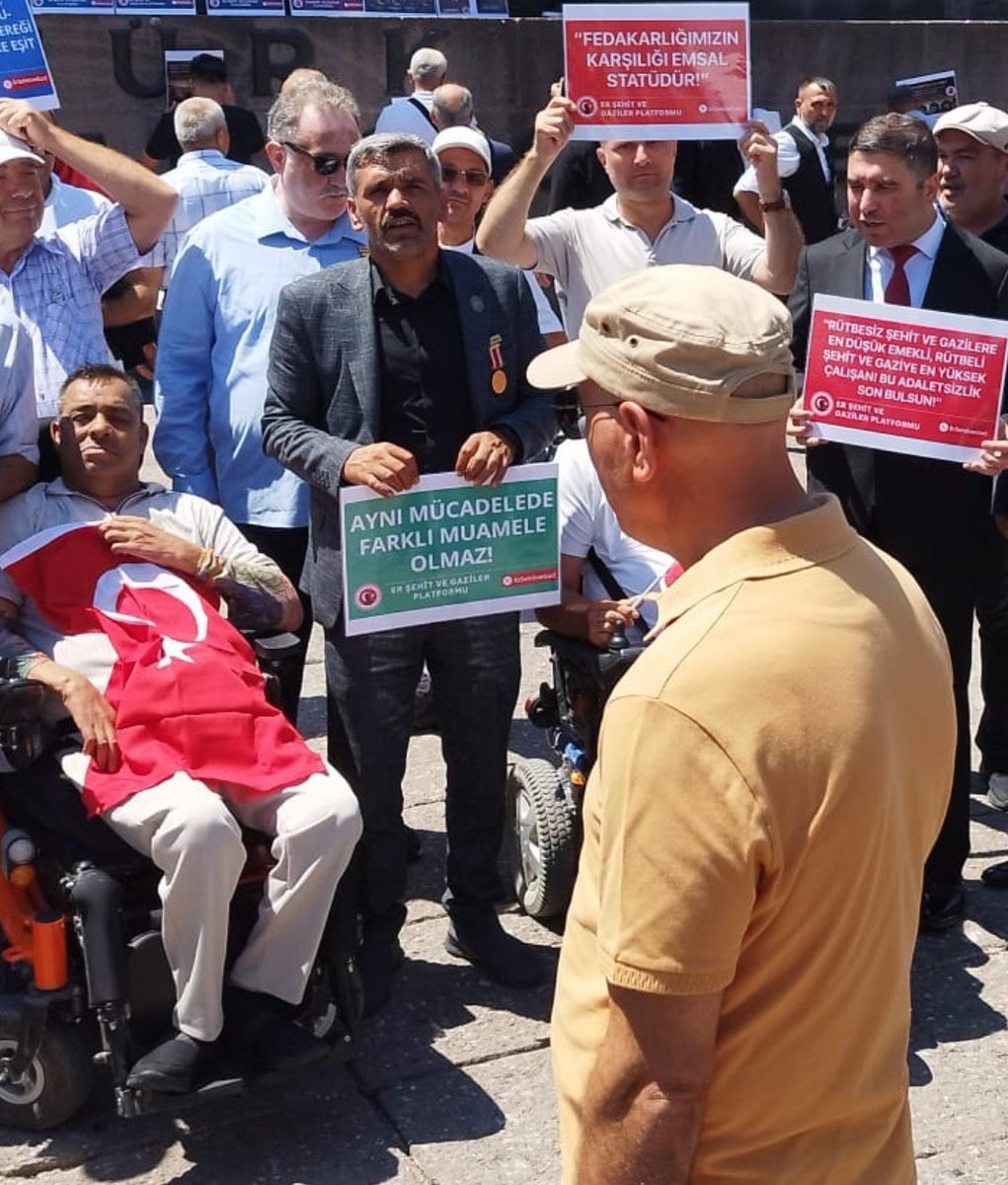 idrisTugunmus12's tweet photo. 24 Mayıs 1993 Yında Bingöl Elazığ Kara yolunda 33 Askerin Şehit Edilmesi Olayın dan sağ kurtulan Karaman Gazimiz Kardeşimiz Erdal Özdemir ağır engeline rağmen bizlerle birlikte özlük hakları için mücadele etmişti. 

Bu gün Sabaha Karşı Hakkın Rahmetine Kavuşmuştur. Kahraman Gazimize Allah'tan rahmet yakınlarına sabır başsağlığı diliyorum. Mekanı cennet olsun inşallah,
Dualarınız Eksik etmeyin
#GazileriminYanındayım