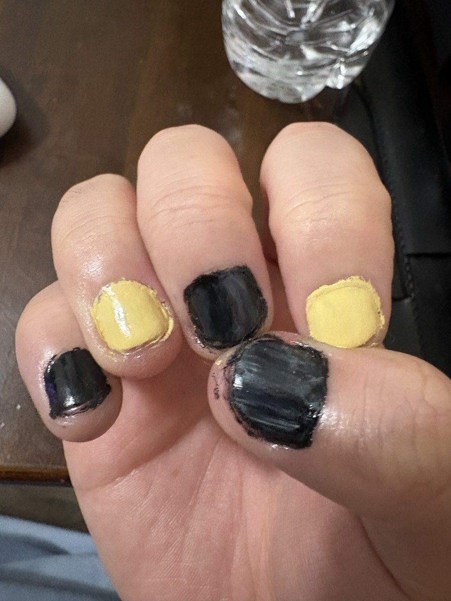 S0mnic's tweet photo. Tried painting my nails for the first time! https://t.co/aoIb7bl275