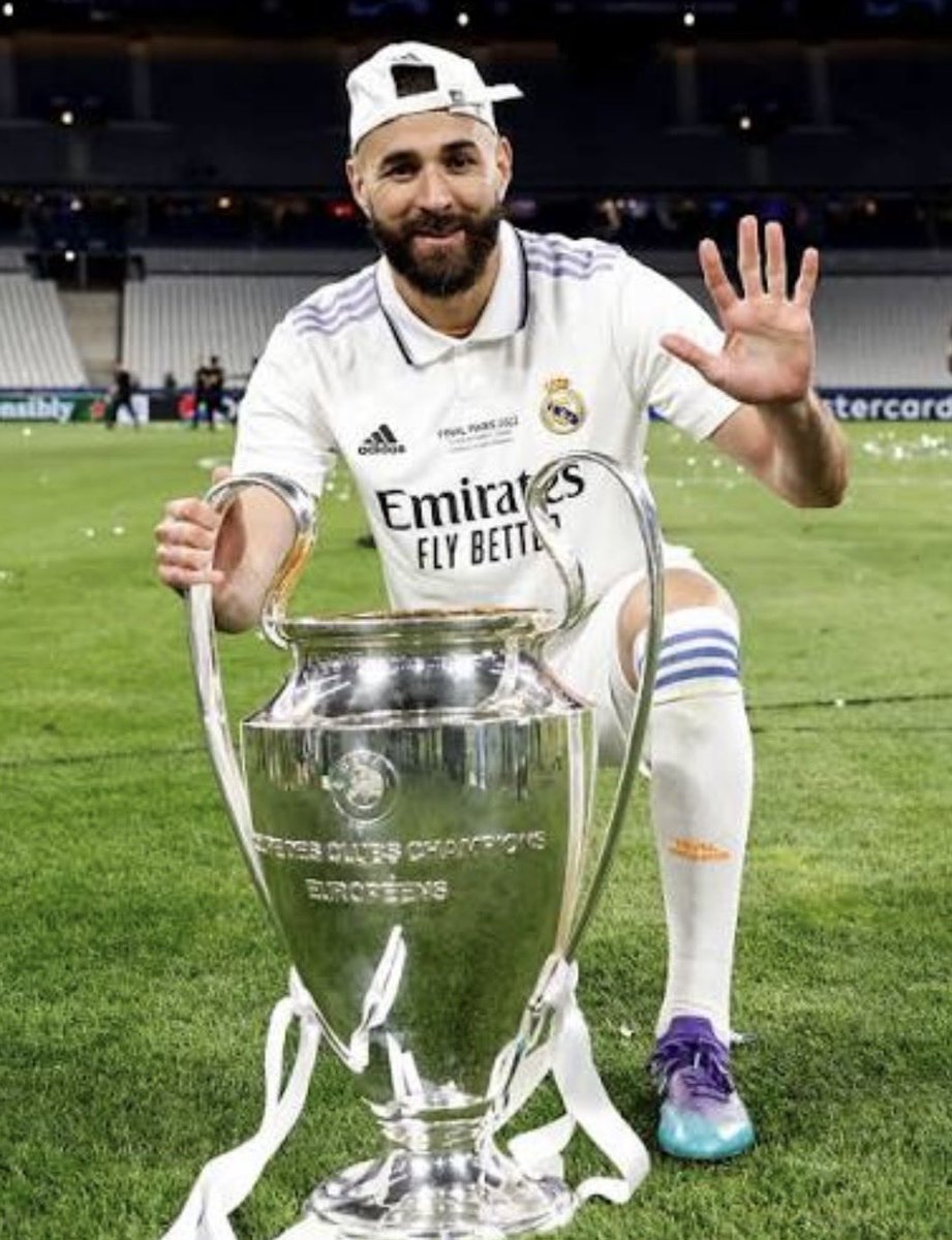 _FelipeVII's tweet photo. Este señor estuvo 15 años en el Real Madrid y nunca supimos quién era su representante.

Siempre aceptó su rol, aguantó las críticas sin poner una mala cara y consiguió darles la vuelta hasta convertirse en una de las mayores leyendas en la historia del club.

Honor. https://t.co/2wuVVt8TOE