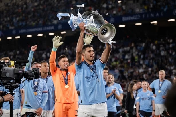 SilvaEdimo59926's tweet photo. Enzo Maresca’s first Manchester City starting XI, vs Inter: Donnarumma, Lewis, Khusanov, Gvardiol, Mfuni, Kovacic, Reijnders, Semenyo, Foden (C), Savinho, Mubama.

Substitutes: Bettinelli, Wint, Chabot, Nico, Ait-Nouri, Reis, Echeverri, Monga, McAidoo, Braithwaite, Mukasa, Alleyn https://t.co/Bm5lYwXCOI