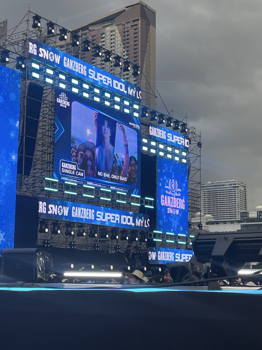 doO_pizza's tweet photo. Not the shirtless banner 😭
#수호 #SUHO #준면 #김준면 #金俊勉 #スホ #EXO #GanzbergSuperIdolMyLove https://t.co/Vzf2WywNlz