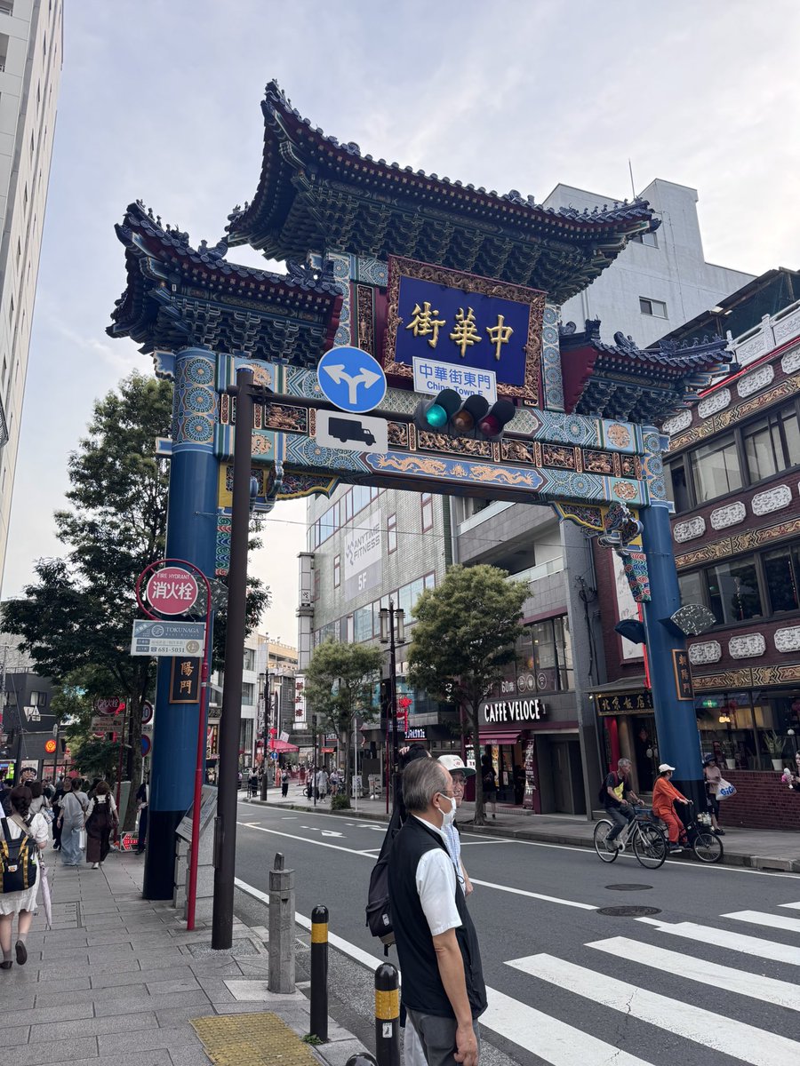 satussy's tweet photo. 中華街結構人多いな https://t.co/6DuW11vJfs