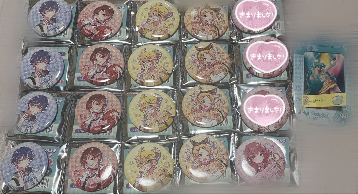 Oi__c3's tweet photo. 【交換】 初音ミク キャンドゥ Seria 百均 ピアプロ

譲：1枚目｜缶バッジ、定価+送料
KAITO4｜MEIKO4｜レン4｜リン4｜ルカ1

求：2枚目｜同種ミク、シクレミク
ビッグアクリルスタンド初音ミク

郵送でのお取引のみ。
IDはプロフにある本垢です。
お気軽にお声掛けください🙇🏻‍♀️ https://t.co/3vhrWXa37M