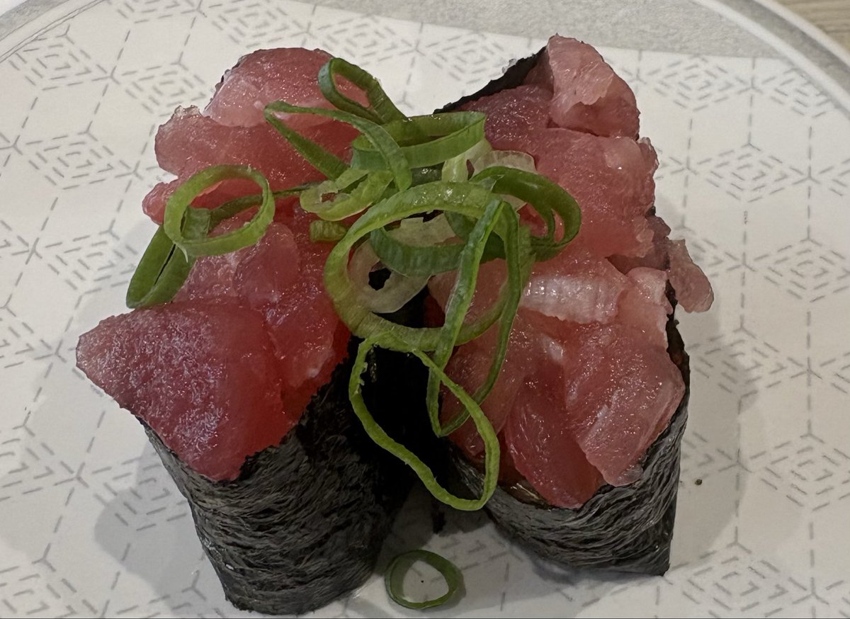 tantanMicchi's tweet photo. 寿司が美味いッすわ〜 https://t.co/0uBb2oTnW3